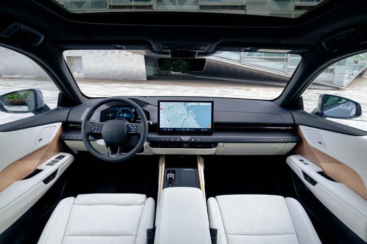 Lexus ES 300h AWD: la berlina che Akio Toyoda non avrebbe mai voluto noiosa [VIDEO]
