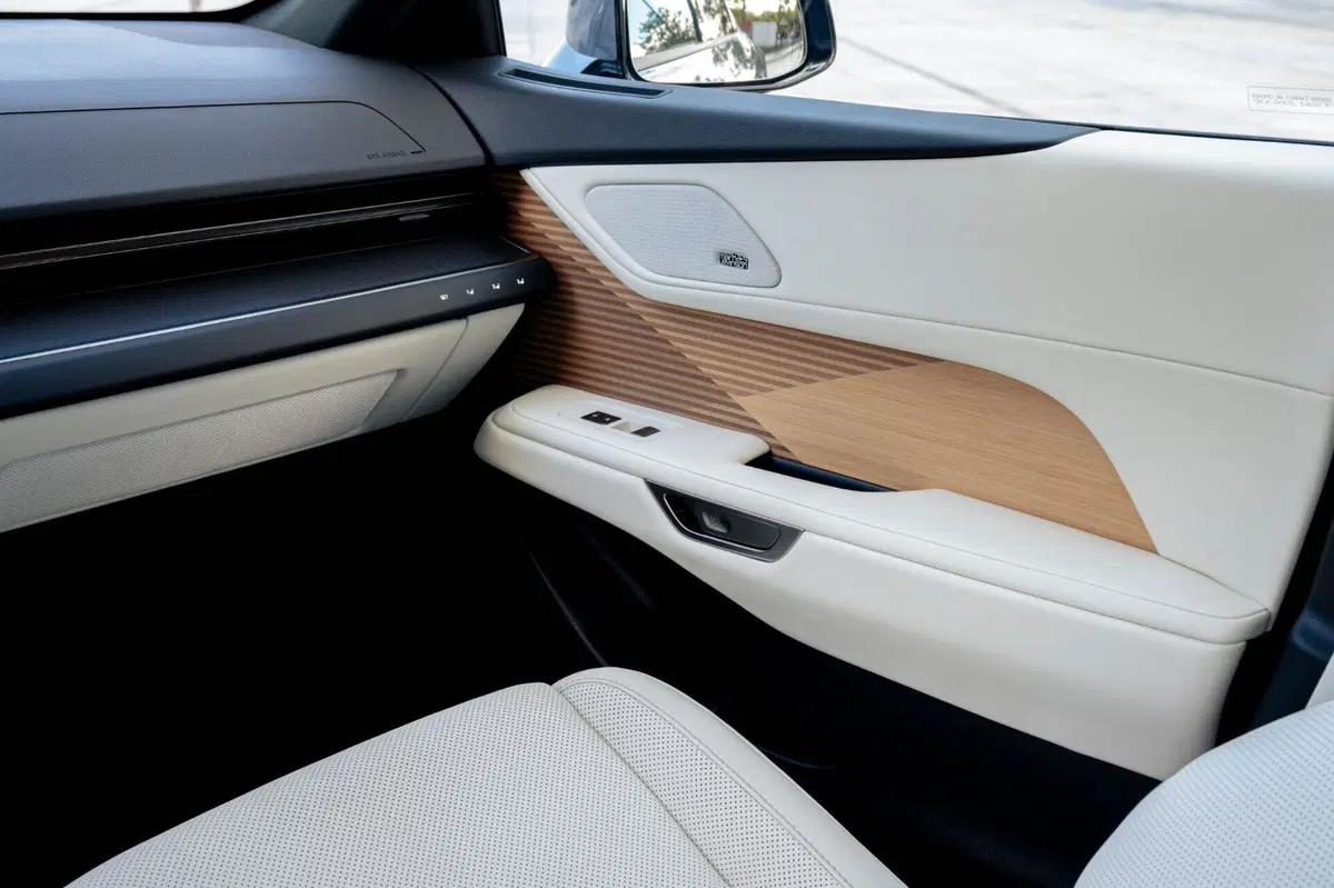 Lexus ES 300h AWD: la berlina che Akio Toyoda non avrebbe mai voluto noiosa [VIDEO] (12)