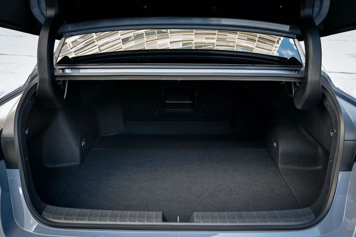 Lexus ES 300h AWD: la berlina che Akio Toyoda non avrebbe mai voluto noiosa [VIDEO] (14)