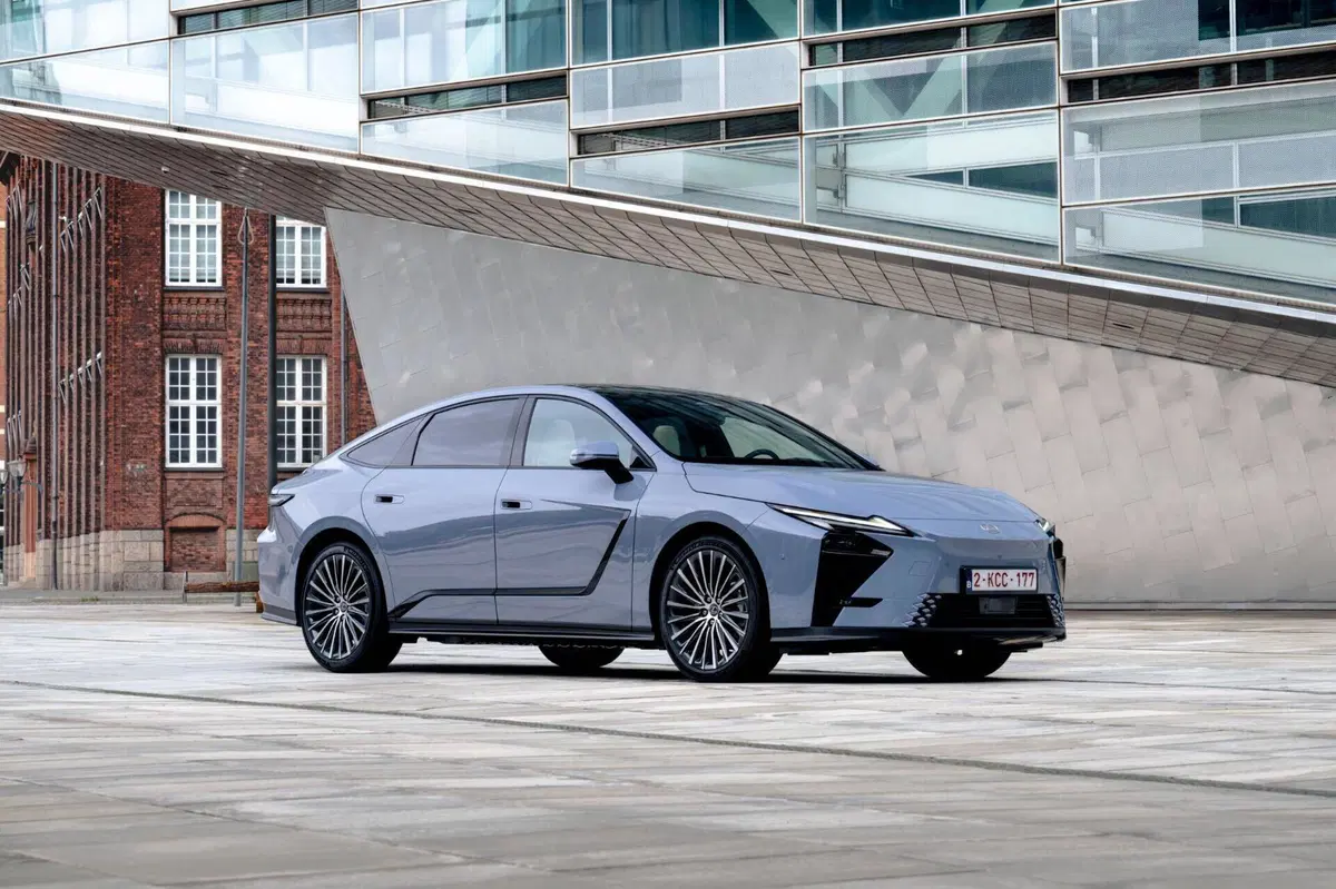 Lexus ES 300h AWD: la berlina che Akio Toyoda non avrebbe mai voluto noiosa [VIDEO] (4)