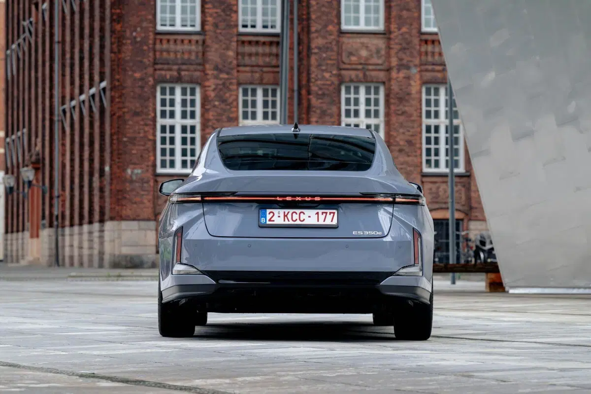 Lexus ES 300h AWD: la berlina che Akio Toyoda non avrebbe mai voluto noiosa [VIDEO] (6)
