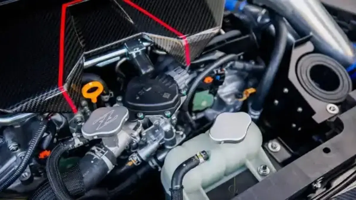 Nissan Z Kaze, ritorno al futuro per la Z: T-top e stile anni ’90 (4)