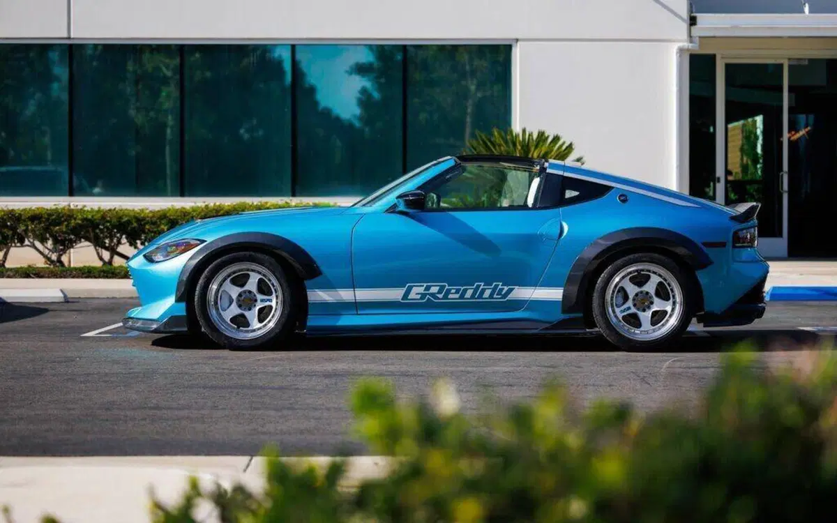 Nissan Z Kaze, ritorno al futuro per la Z: T-top e stile anni ’90 (12)