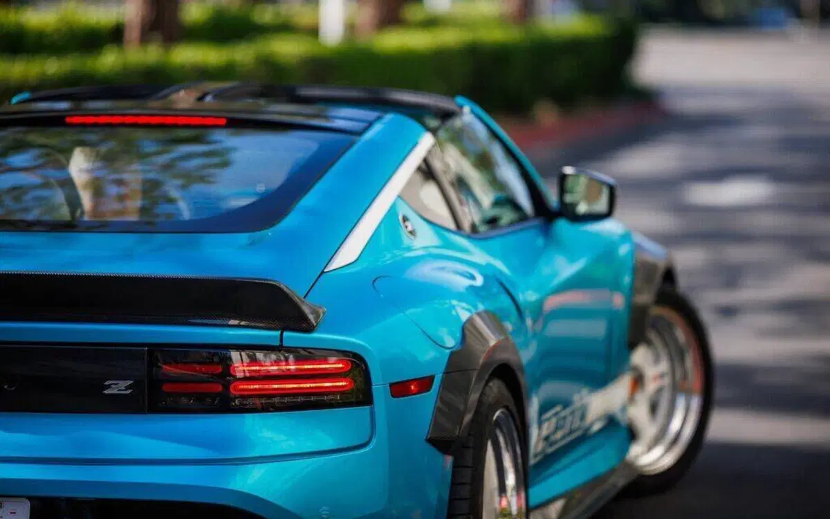 Nissan Z Kaze, ritorno al futuro per la Z: T-top e stile anni ’90 (13)