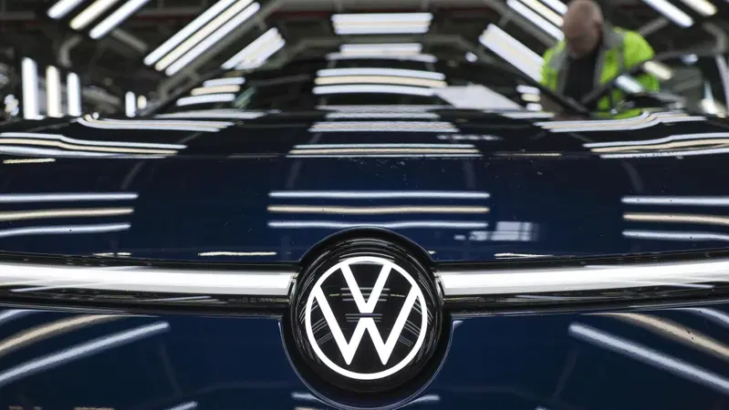 Volkswagen e Audi, richiamo per quasi 3 milioni di auto per un problema allo sterzo: ecco i modelli coinvolti 