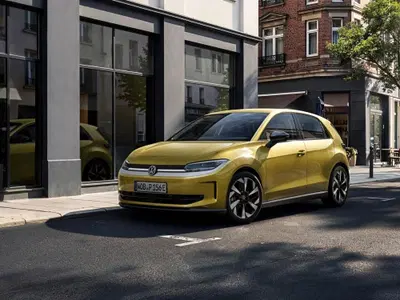 Auto elettriche alla pari con quelle a benzina? Volkswagen fissa la data: 2030