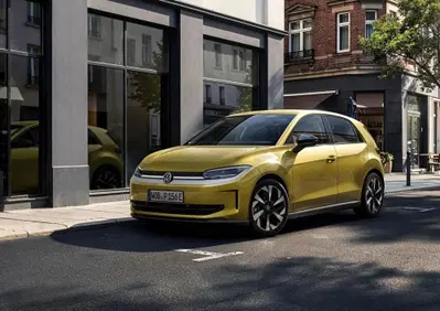 Auto elettriche alla pari con quelle a benzina? Volkswagen fissa la data: 2030