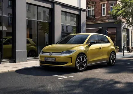 Auto elettriche alla pari con quelle a benzina? Volkswagen fissa la data: 2030