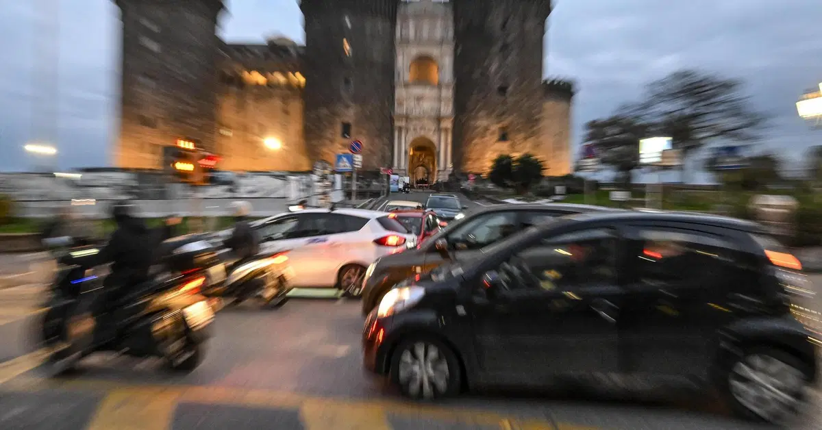 RC auto, prezzi in aumento dell’1,6%: Napoli sfiora i 600 euro, a Enna il rincaro maggiore