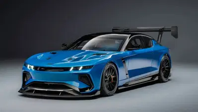 Jensen Interceptor GTX, il ritorno della leggenda è clamoroso: sotto il cofano c’è un V8 da 960 CV che urla in pista