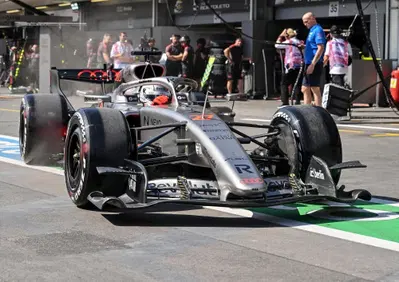 “Benvenuto V8, benvenuto sound migliore, benvenuto risparmio”: la F1 ha scelto il motore del futuro. Ma siamo in tempo?
