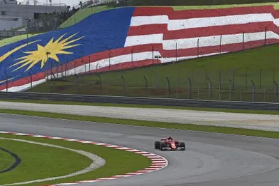 Sepang riapre i battenti per il GP del Bahrain: Mercedes cala l'asso e la Ferrari cerca risposte nella pioggia in Malesia