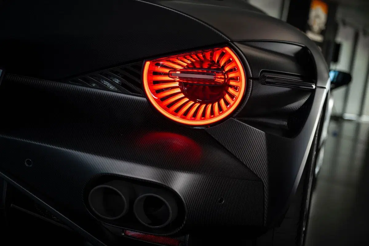 Alfa Romeo 33 Stradale Perla Nera: l’unica completamente in carbonio (8)