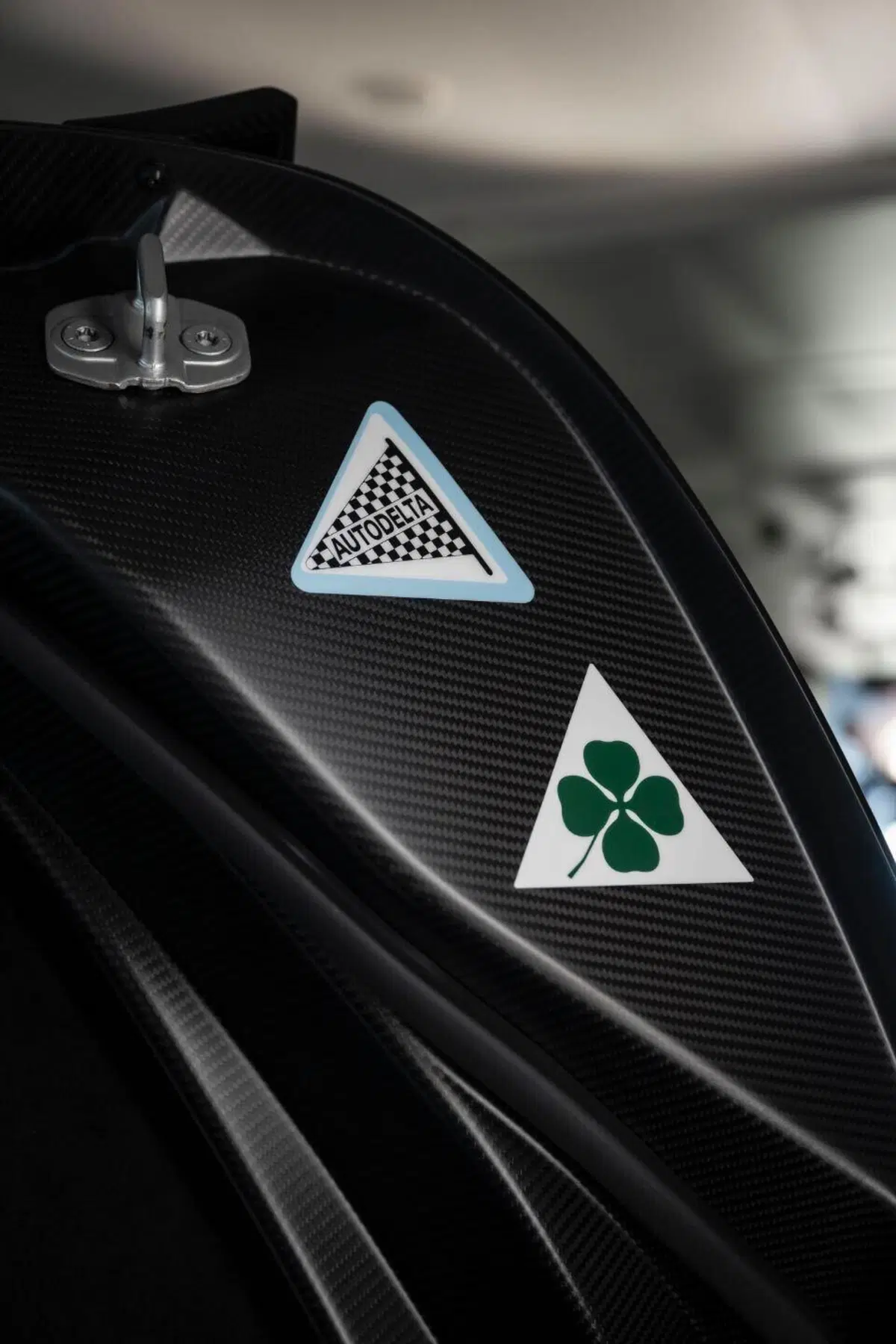 Alfa Romeo 33 Stradale Perla Nera: l’unica completamente in carbonio (9)