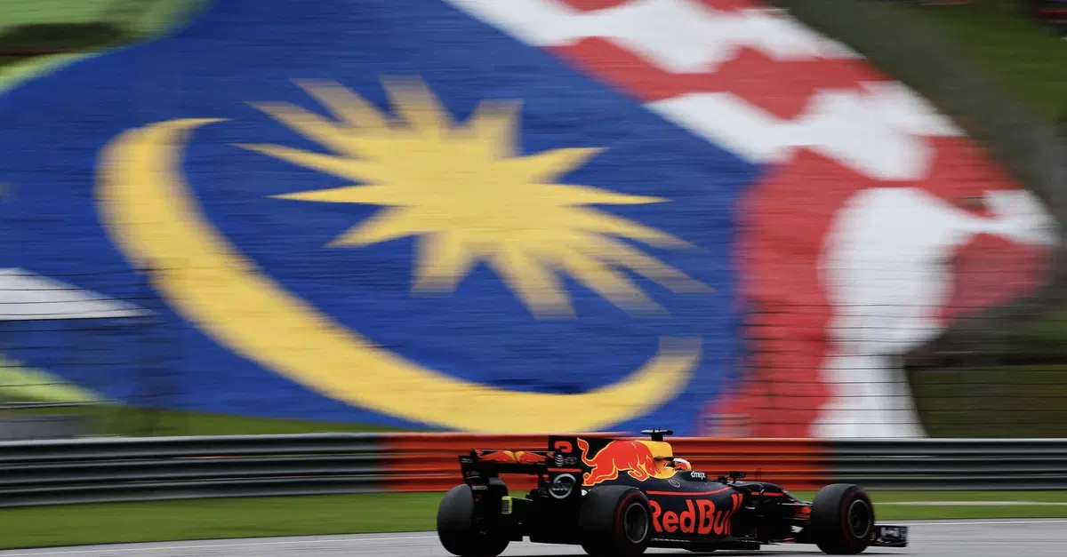 Dal giovanissimo Verstappen alla Sauber di Leclerc: il ritorno a Sepang che fa tremare la memoria della F1