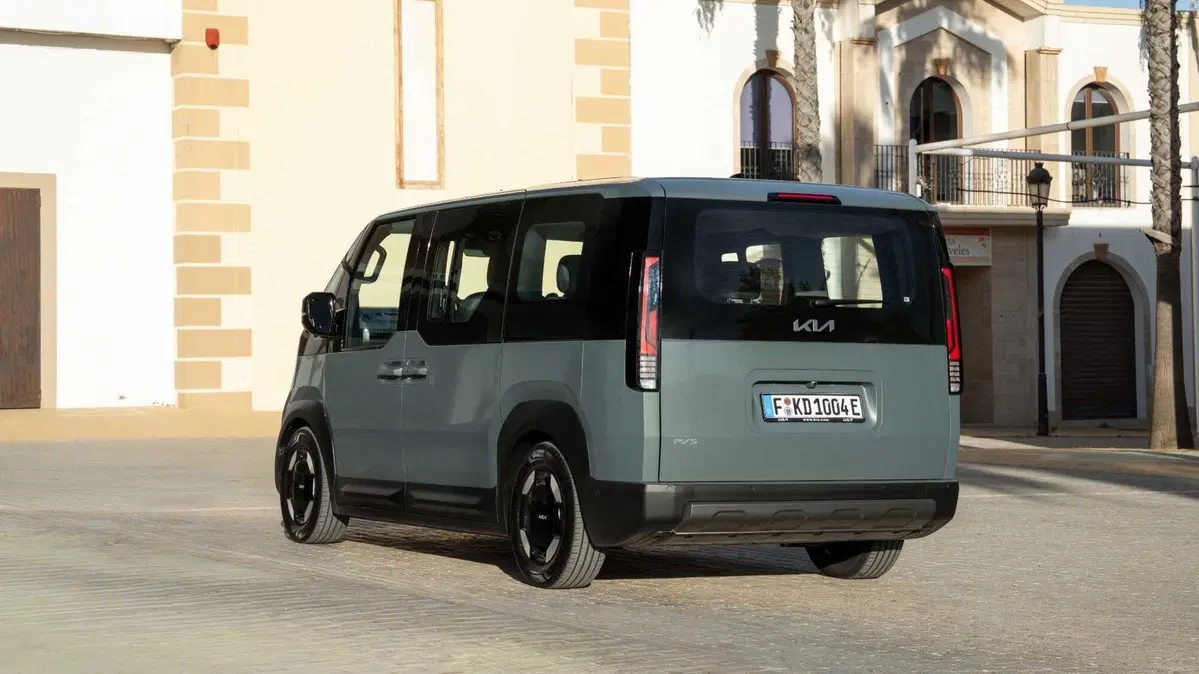 Kia PV5 (2025-->>) (3)
