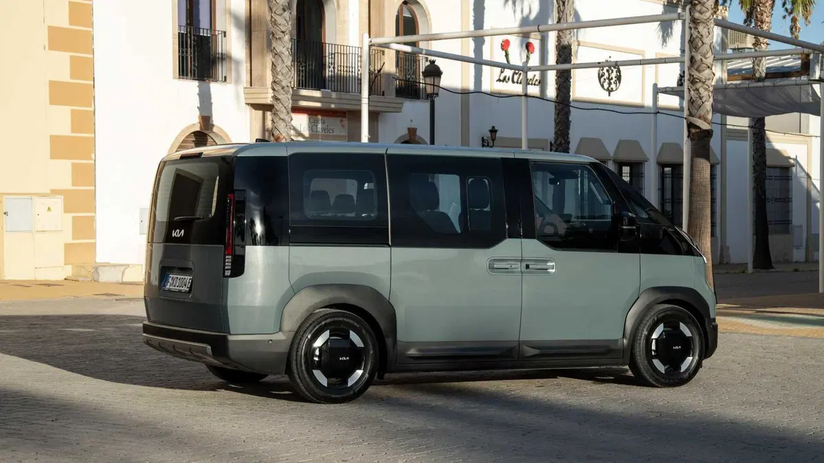Kia PV5 (2025-->>) (2)