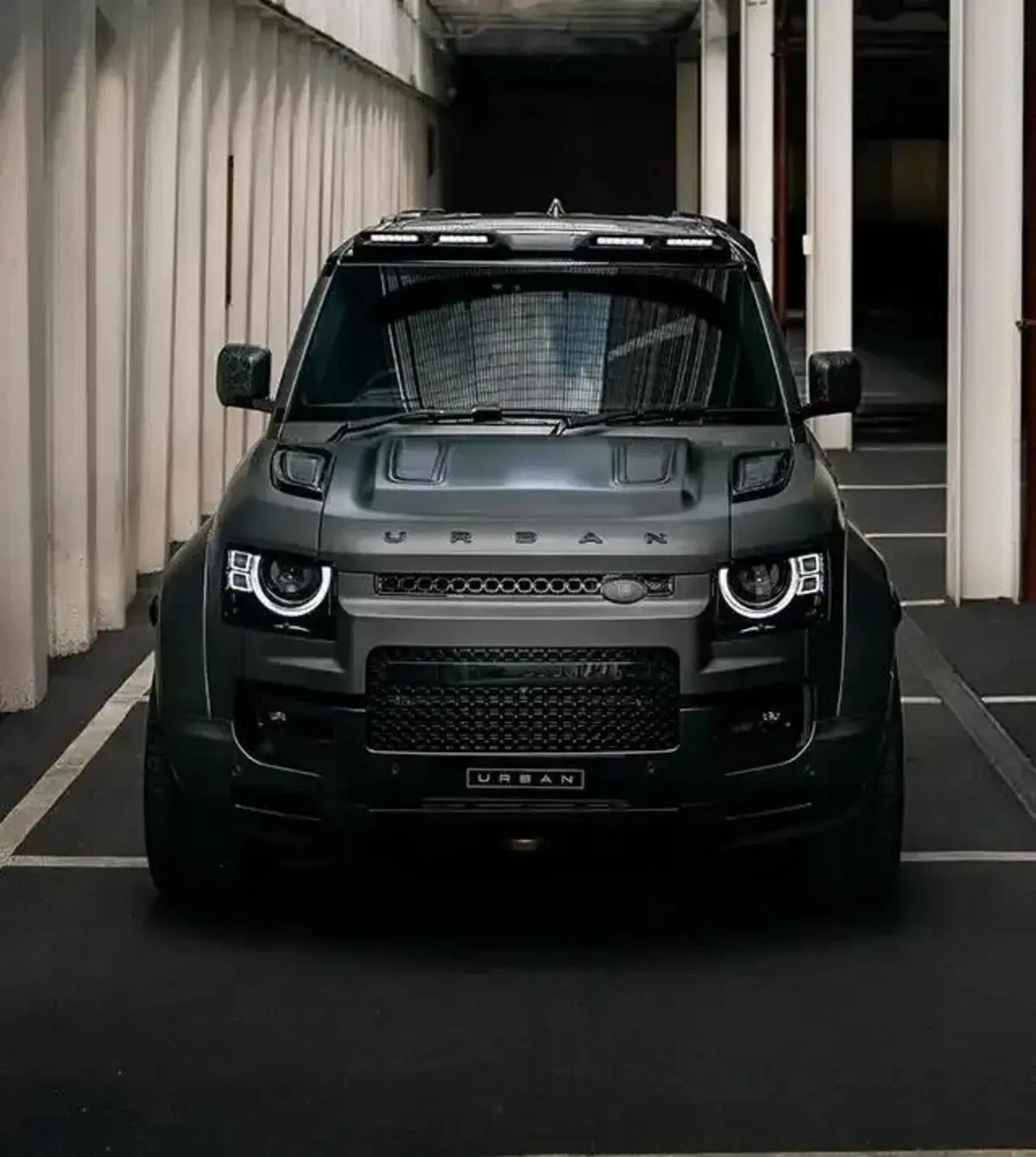 Land Rover Defender Widetrack: Urban Automotive la allarga e la veste di carbonio  (8)