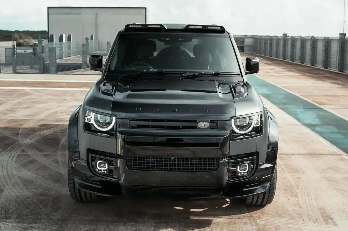 Land Rover Defender Widetrack: Urban Automotive la allarga e la veste di carbonio  (15)
