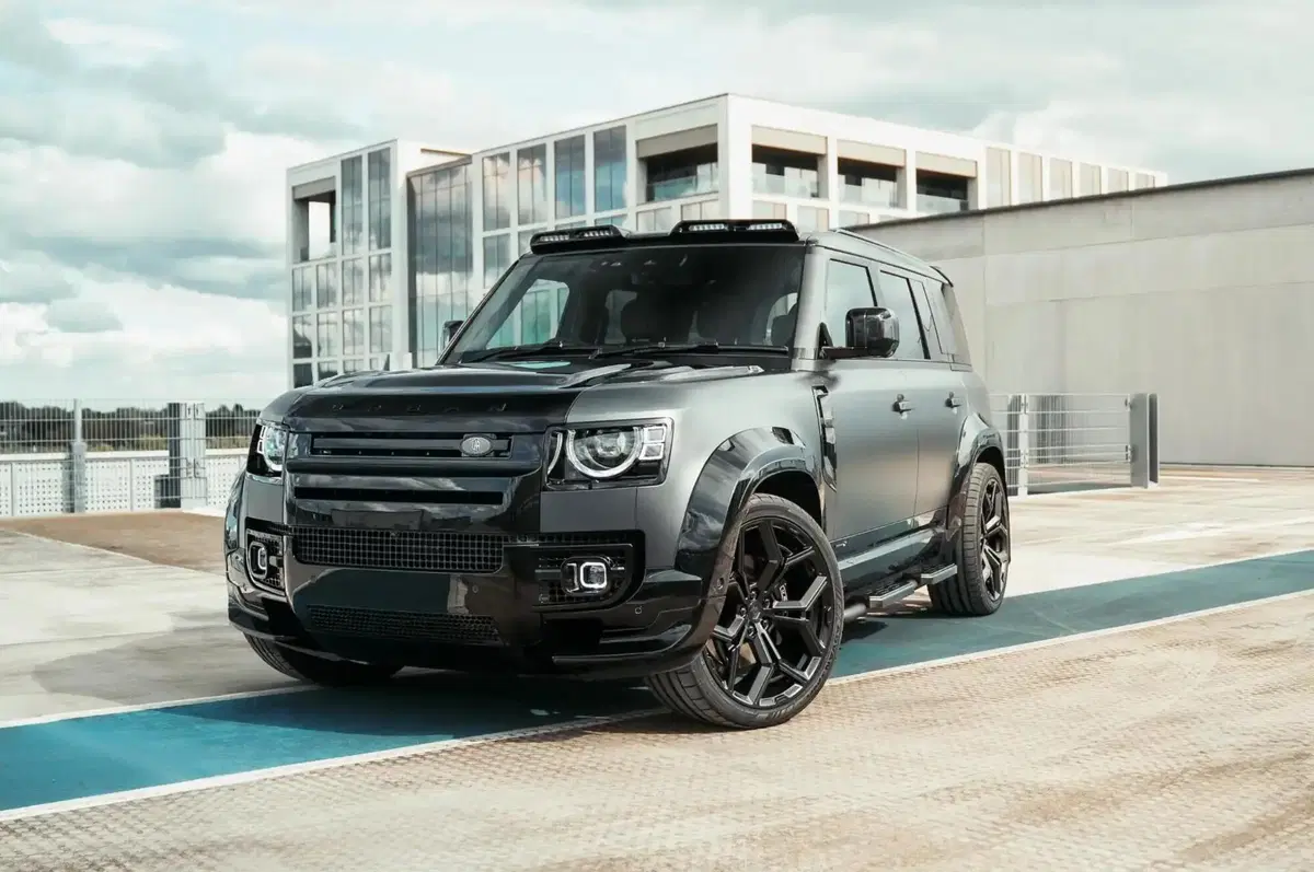 Land Rover Defender Widetrack: Urban Automotive la allarga e la veste di carbonio 