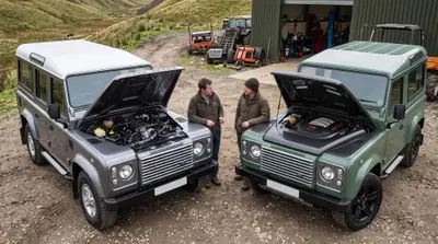Il Defender dei sogni è quello che hai già: dal diesel al V8 da 405 CV, ci pensa Land Rover