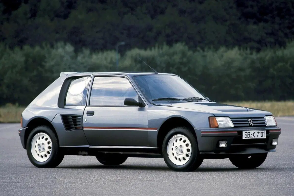 Peugeot E-T16, la 205 Turbo 16 rinasce elettrica: così sarà la nuova sportiva
