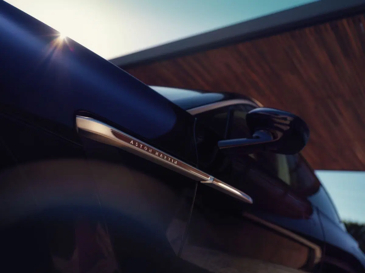 Aston Martin svela la nuova DBX GT: l'evoluzione del SUV punta su comfort e insonorizzazione (5)
