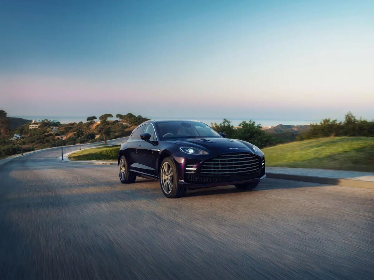 Aston Martin svela la nuova DBX GT: l'evoluzione del SUV punta su comfort e insonorizzazione (8)