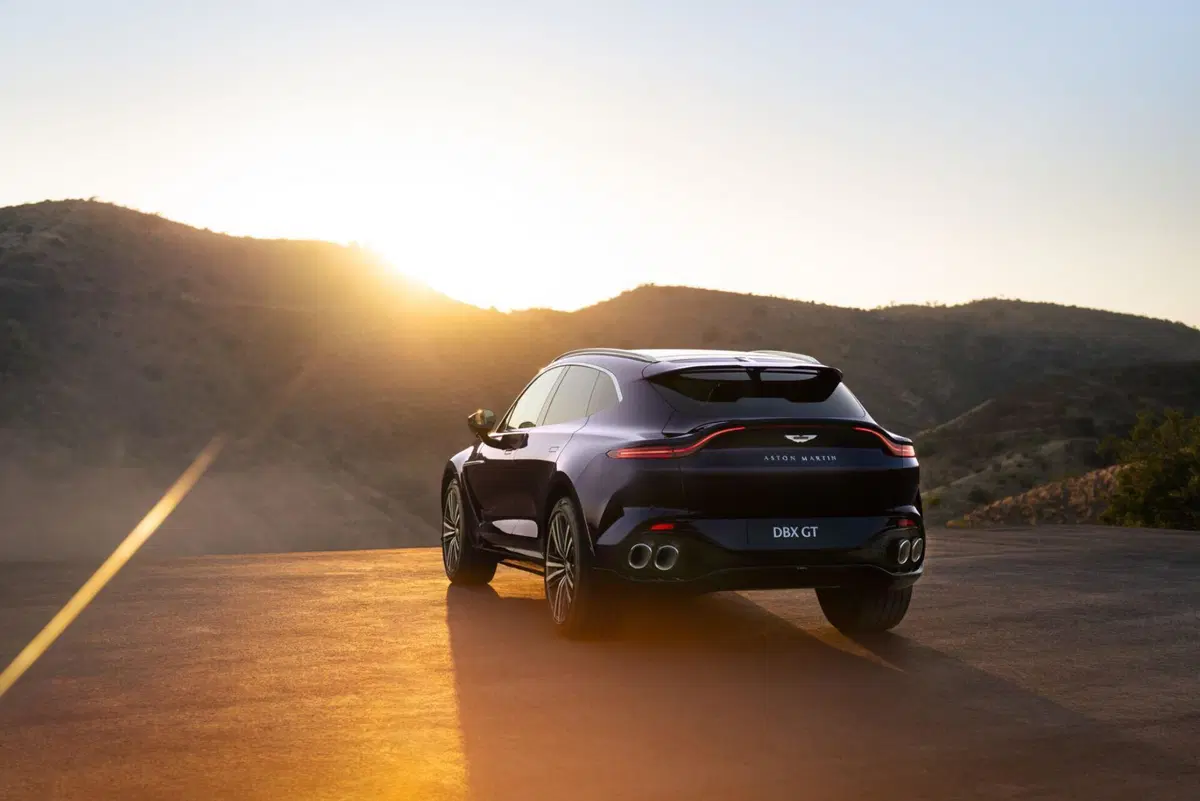 Aston Martin svela la nuova DBX GT: l'evoluzione del SUV punta su comfort e insonorizzazione (17)