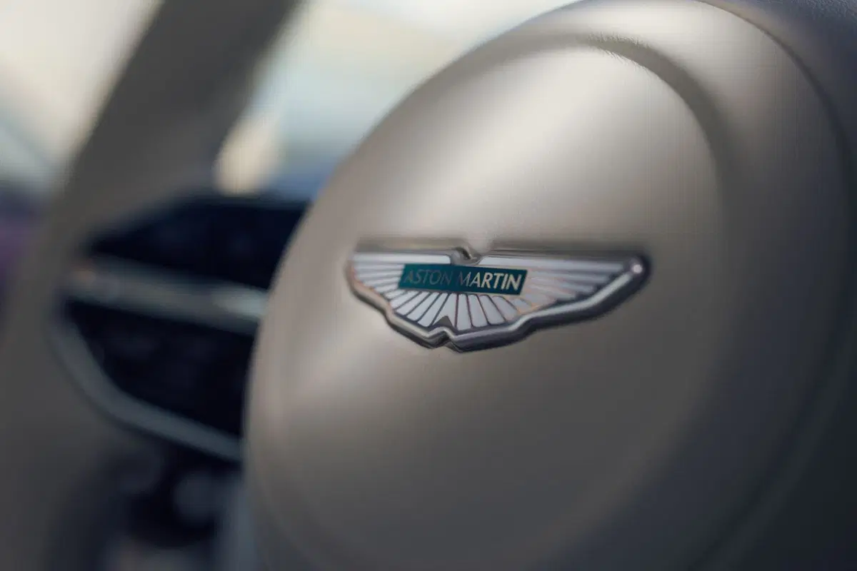 Aston Martin svela la nuova DBX GT: l'evoluzione del SUV punta su comfort e insonorizzazione (8)