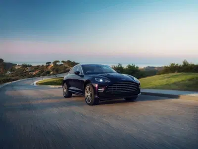 Aston Martin svela la nuova DBX GT: l'evoluzione del SUV punta su comfort e insonorizzazione