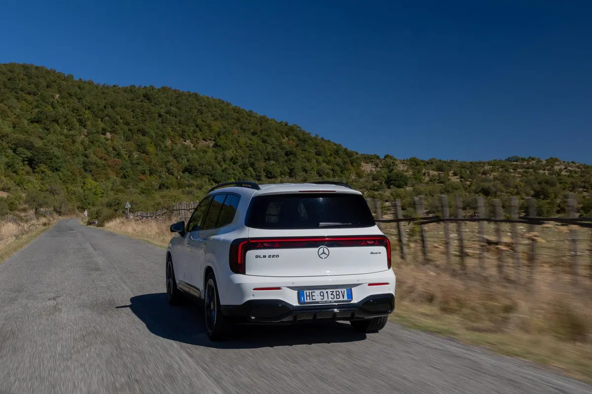 Mercedes GLB Hybrid: l'ibrido sofisticato prende il posto del diesel | Prova su strada [VIDEO]