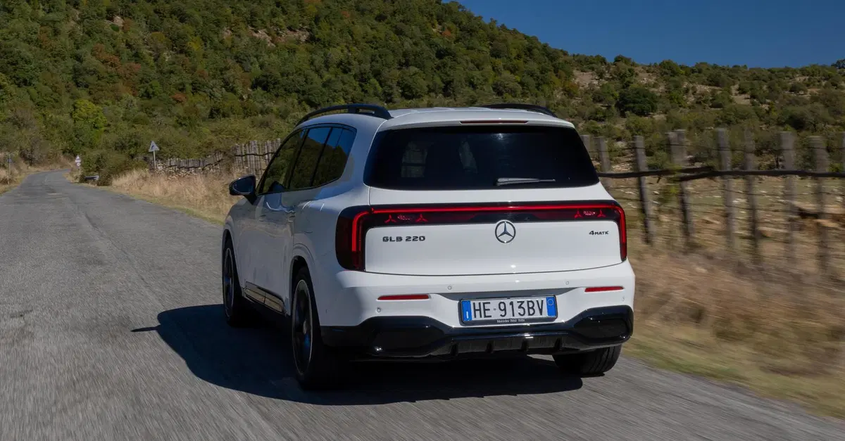 Mercedes GLB Hybrid: l'ibrido sofisticato prende il posto del diesel | Prova su strada [VIDEO]