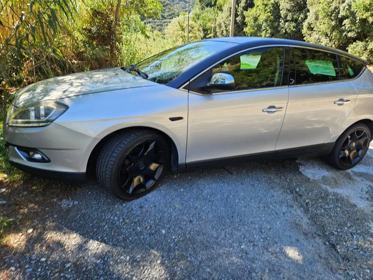 Lancia Delta usata a Savona (2)