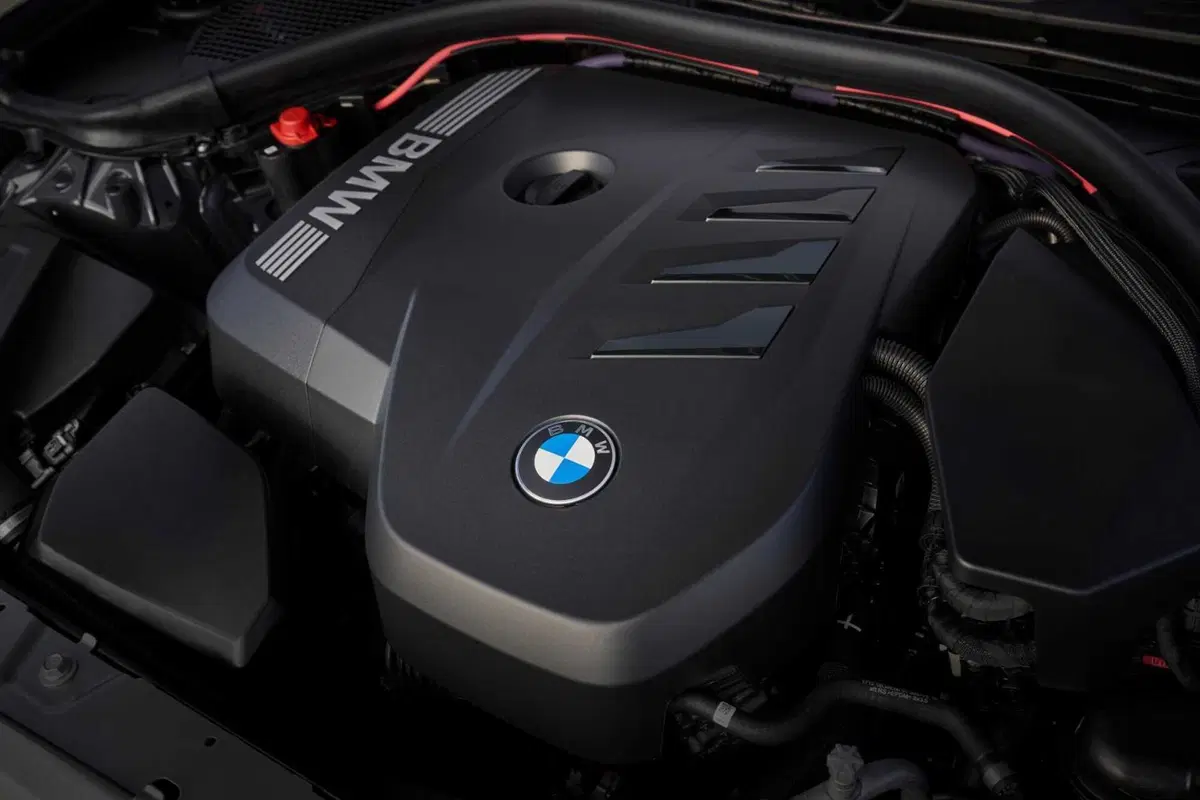 Nuova BMW Serie 3, cambia tutto: design inedito, tecnologia Neue Klasse e per la prima volta anche elettrica