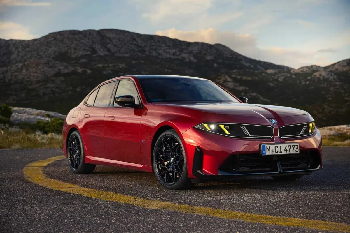 Nuova BMW Serie 3, cambia tutto: design inedito, tecnologia Neue Klasse e per la prima volta anche elettrica (3)