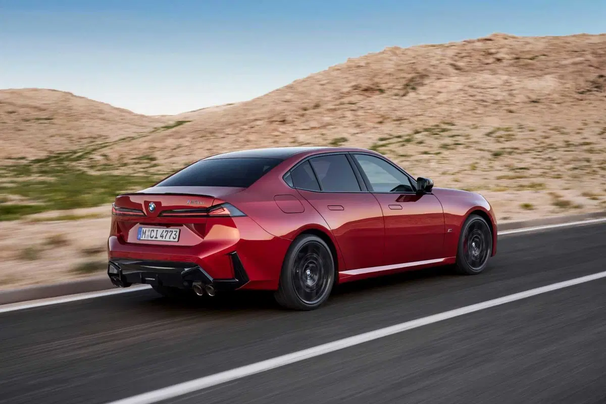 Nuova BMW Serie 3, cambia tutto: design inedito, tecnologia Neue Klasse e per la prima volta anche elettrica (5)