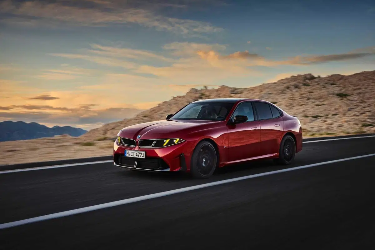 Nuova BMW Serie 3, cambia tutto: design inedito, tecnologia Neue Klasse e per la prima volta anche elettrica (7)