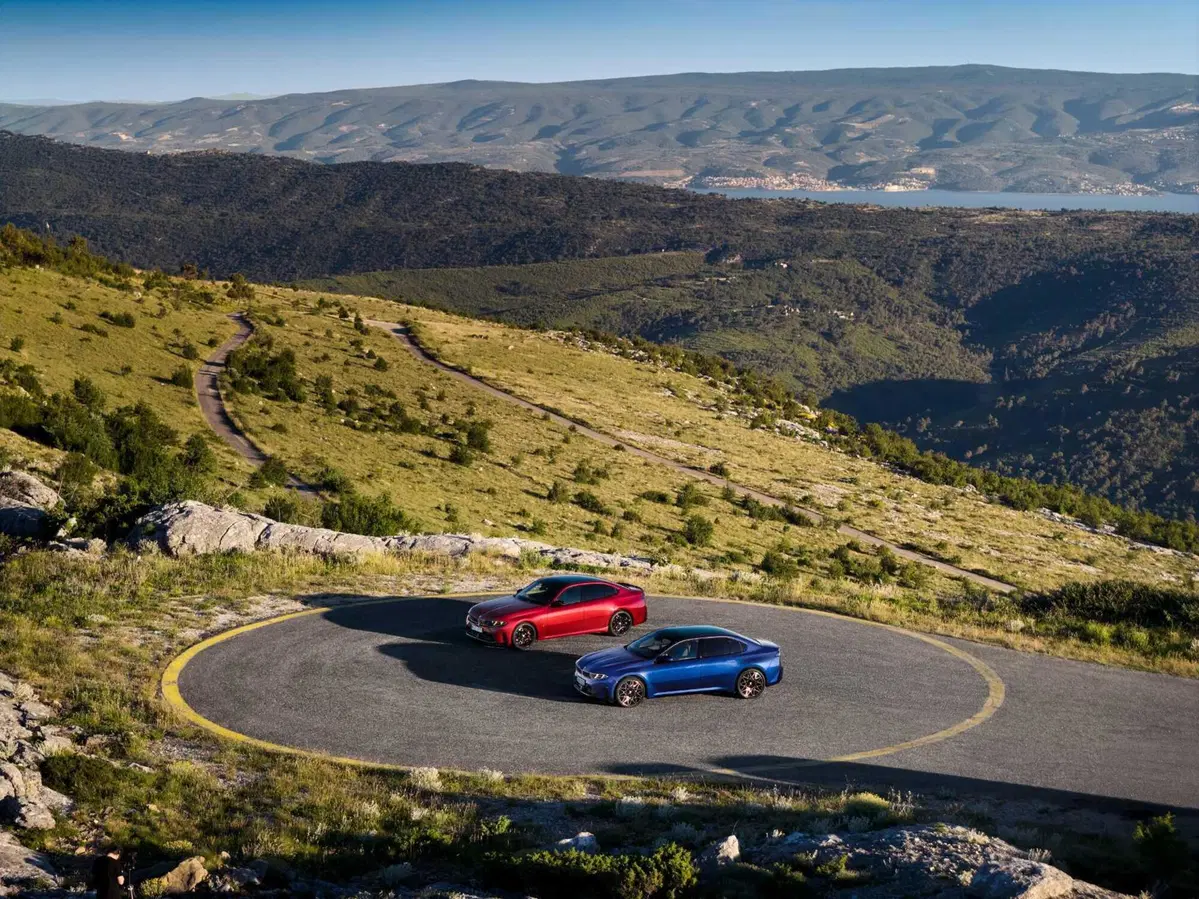 Nuova BMW Serie 3, cambia tutto: design inedito, tecnologia Neue Klasse e per la prima volta anche elettrica (18)