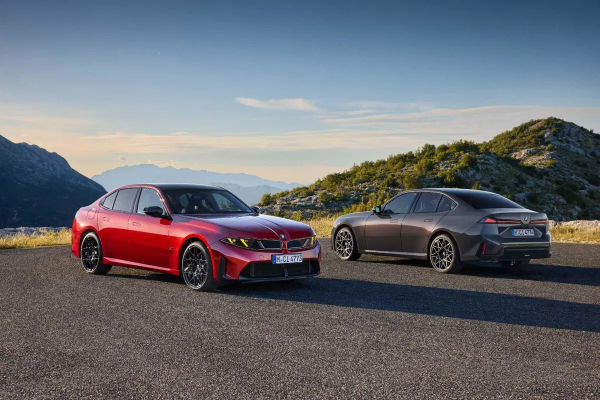Nuova BMW Serie 3, cambia tutto: design inedito, tecnologia Neue Klasse e per la prima volta anche elettrica (19)