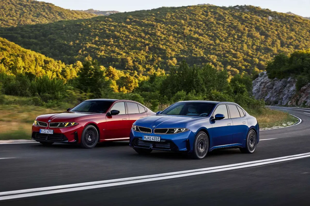 Nuova BMW Serie 3, cambia tutto: design inedito, tecnologia Neue Klasse e per la prima volta anche elettrica (22)