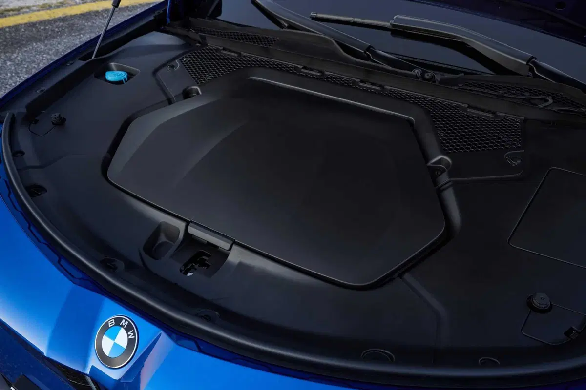 Nuova BMW Serie 3, cambia tutto: design inedito, tecnologia Neue Klasse e per la prima volta anche elettrica (7)