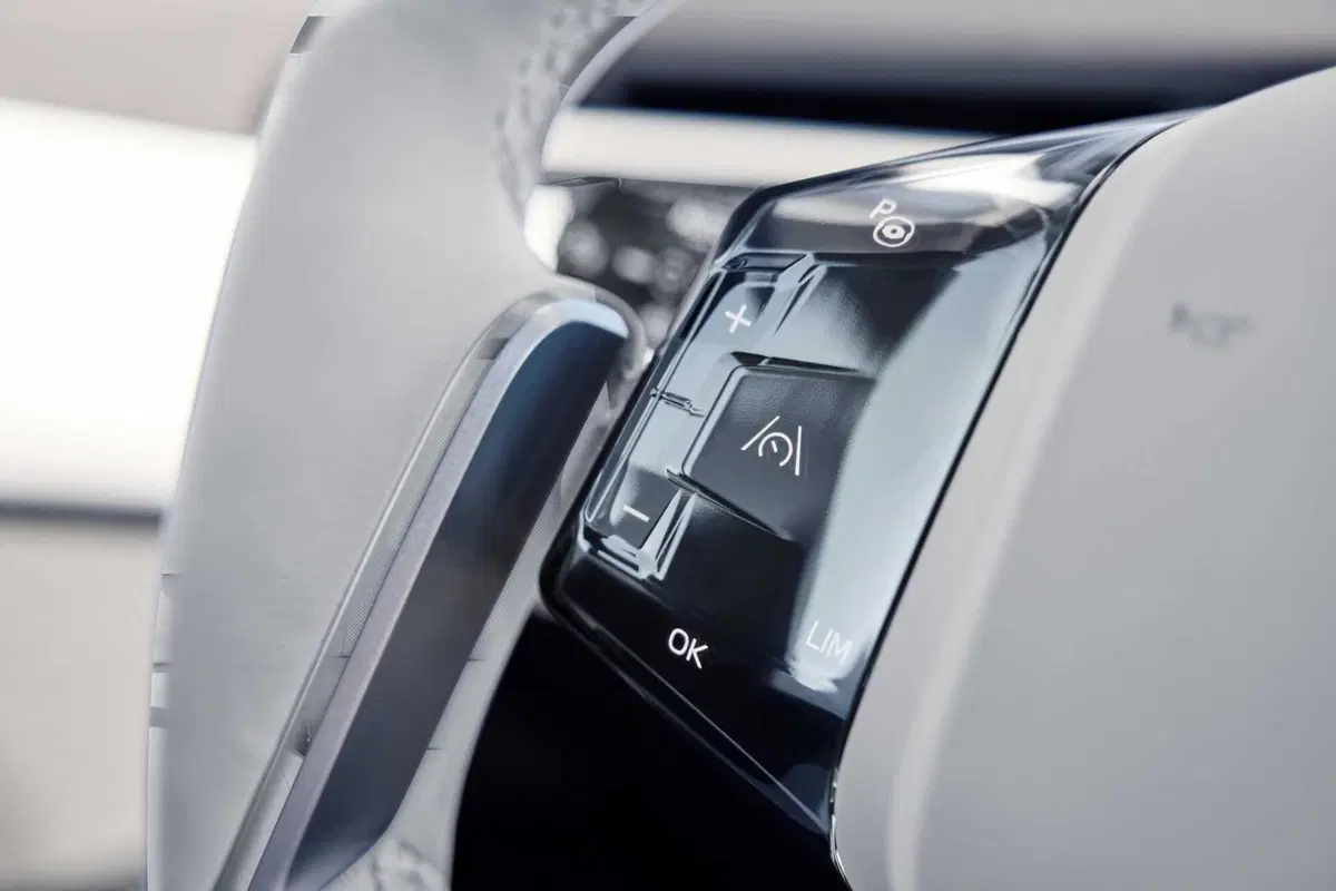 Nuova BMW Serie 3, cambia tutto: design inedito, tecnologia Neue Klasse e per la prima volta anche elettrica (8)