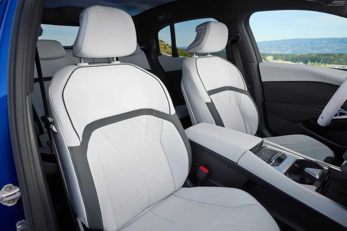 Nuova BMW Serie 3, cambia tutto: design inedito, tecnologia Neue Klasse e per la prima volta anche elettrica (13)