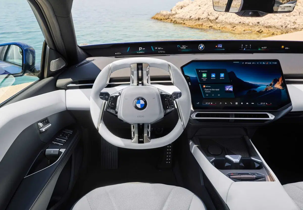 Nuova BMW Serie 3, cambia tutto: design inedito, tecnologia Neue Klasse e per la prima volta anche elettrica (14)