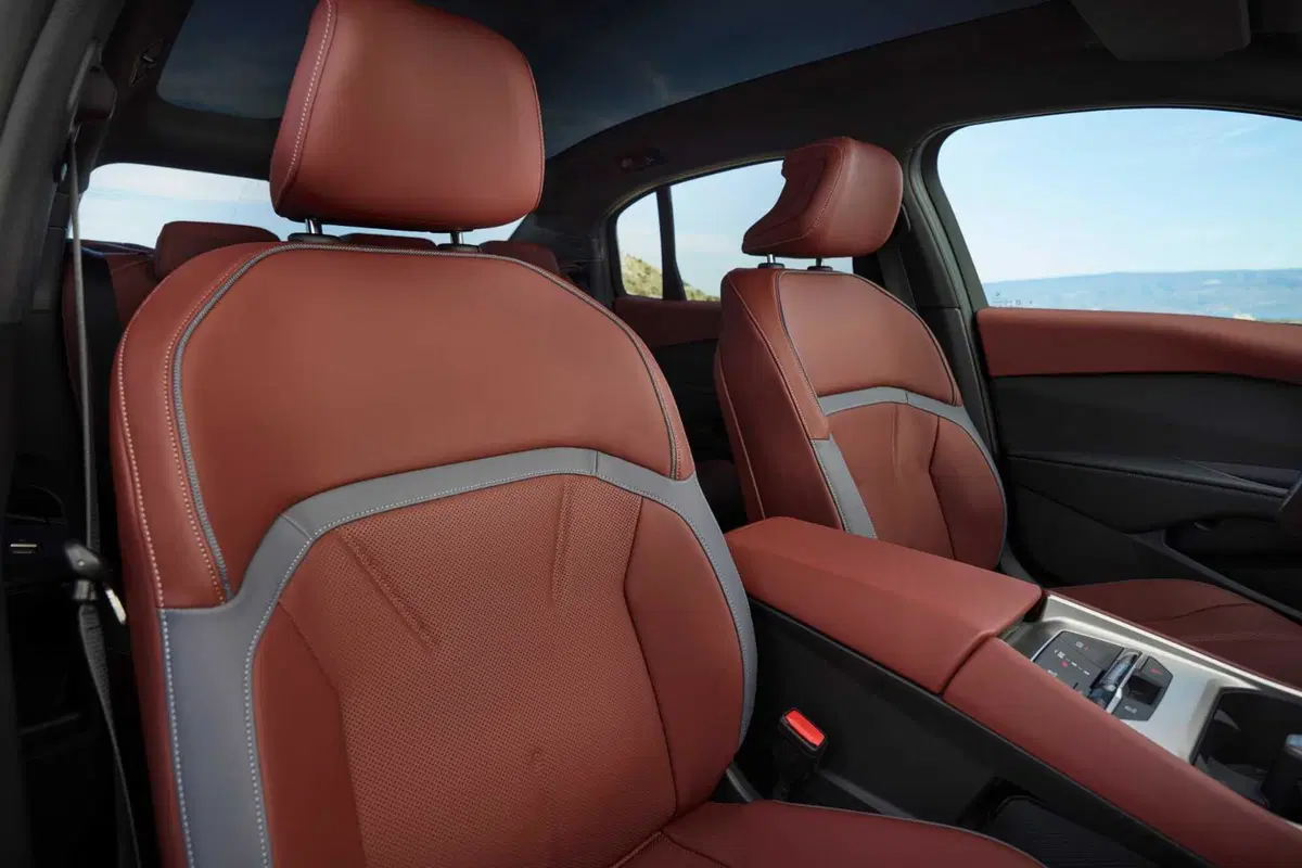 Nuova BMW Serie 3, cambia tutto: design inedito, tecnologia Neue Klasse e per la prima volta anche elettrica (15)