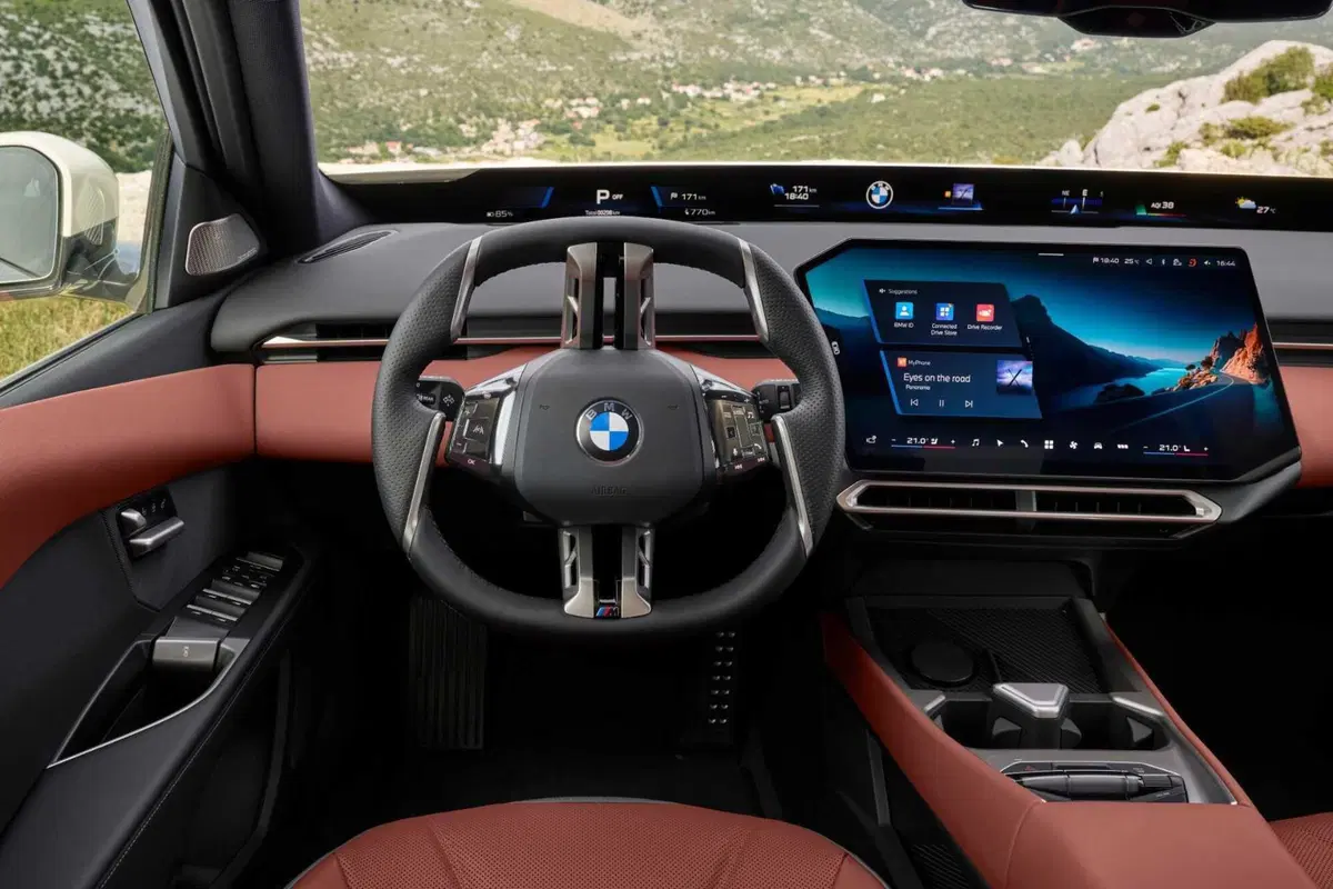 Nuova BMW Serie 3, cambia tutto: design inedito, tecnologia Neue Klasse e per la prima volta anche elettrica (16)