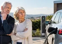 Auto elettriche, gli over 65 le bocciano senza appello: solo 4 su 100 le comprerebbero