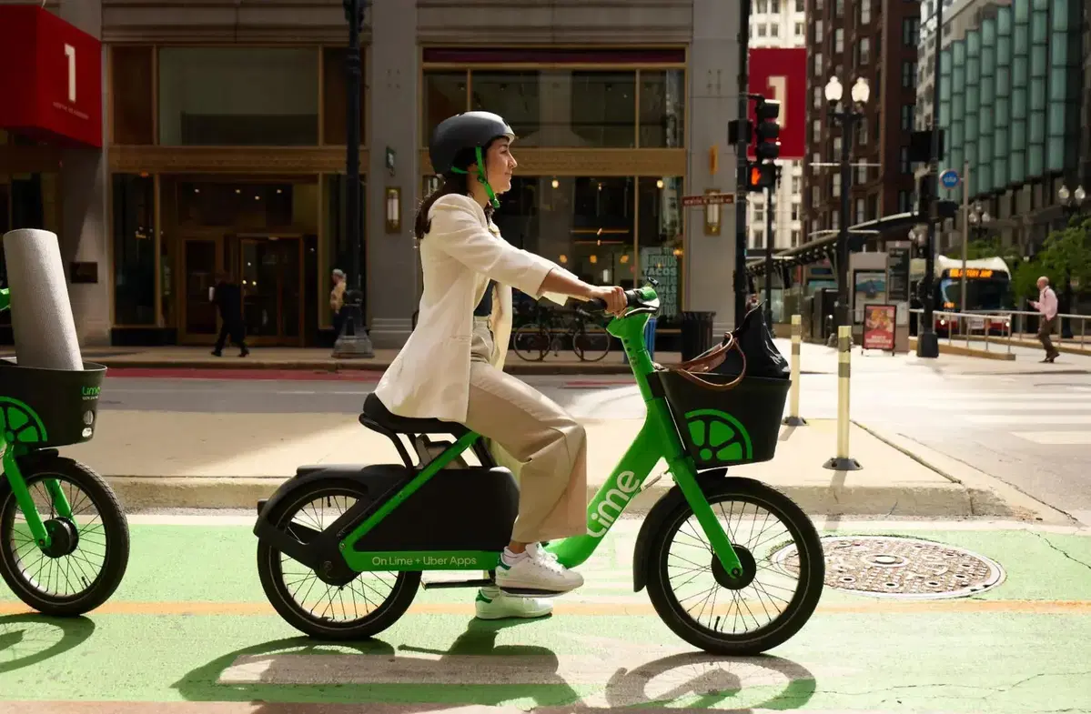 Bike sharing contro auto a benzina: cinque biciclette bastano ad azzerarne le emissioni. Lo studio che riscrive la mobilità urbana