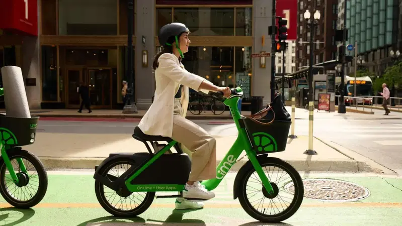 Bike sharing contro auto a benzina: cinque biciclette bastano ad azzerarne le emissioni. Lo studio che riscrive la mobilità urbana